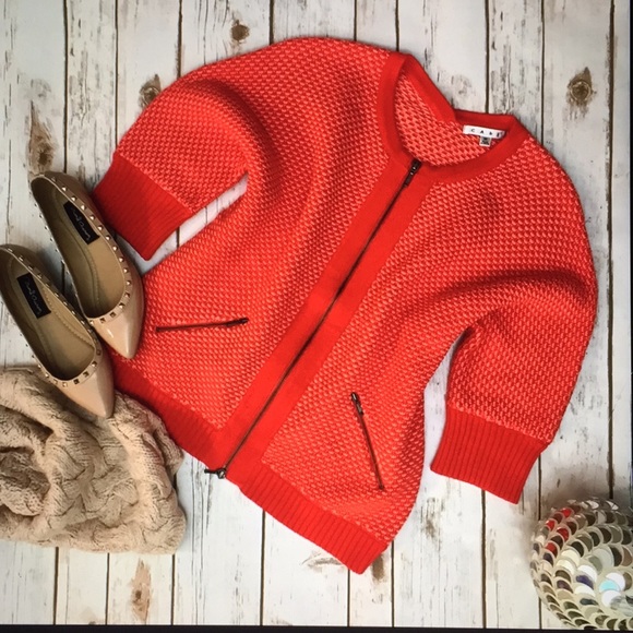 CAbi Sweaters - GORGEOUS CABI SWEATER